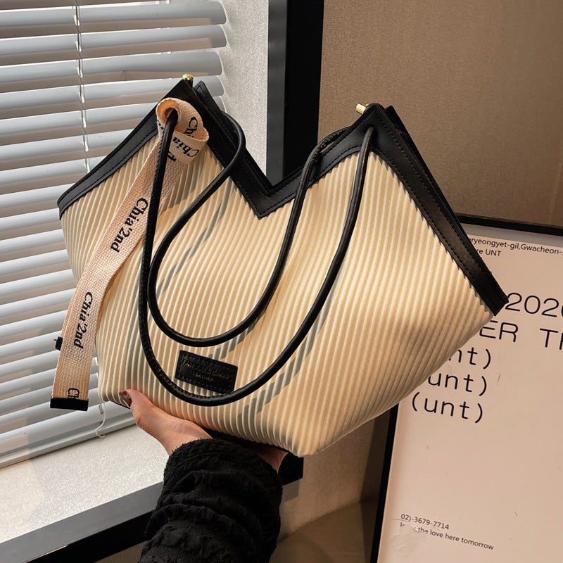 This year's popular niche design bags 2022 autumn and winter new women's bags fashion commuting shoulder bag portable tote bag