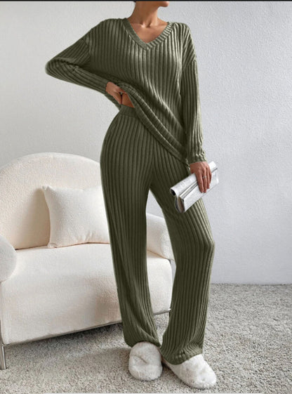 Cross-border two-piece suit for women 2025 autumn new style fashion casual straight pants temperament loose V-neck pit striped knitted suit