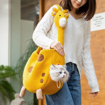 Small bee animal shape pet going out bag with exposed head shoulder bag for kittens and dogs portable cat bag pet backpack