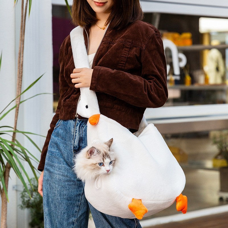Small bee animal shape pet going out bag with exposed head shoulder bag for kittens and dogs portable cat bag pet backpack